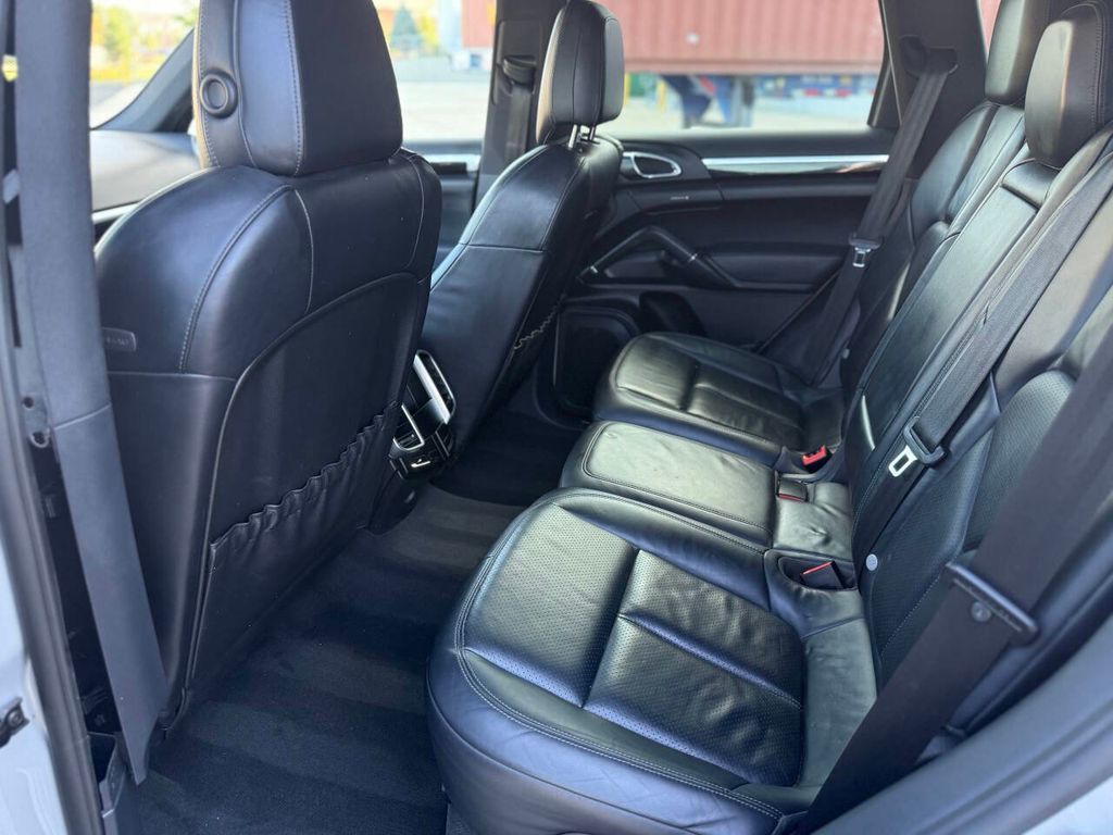 2012 Porsche Cayenne S photo 12