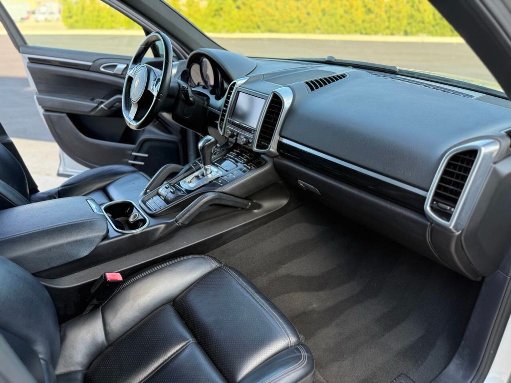 2012 Porsche Cayenne S photo 15