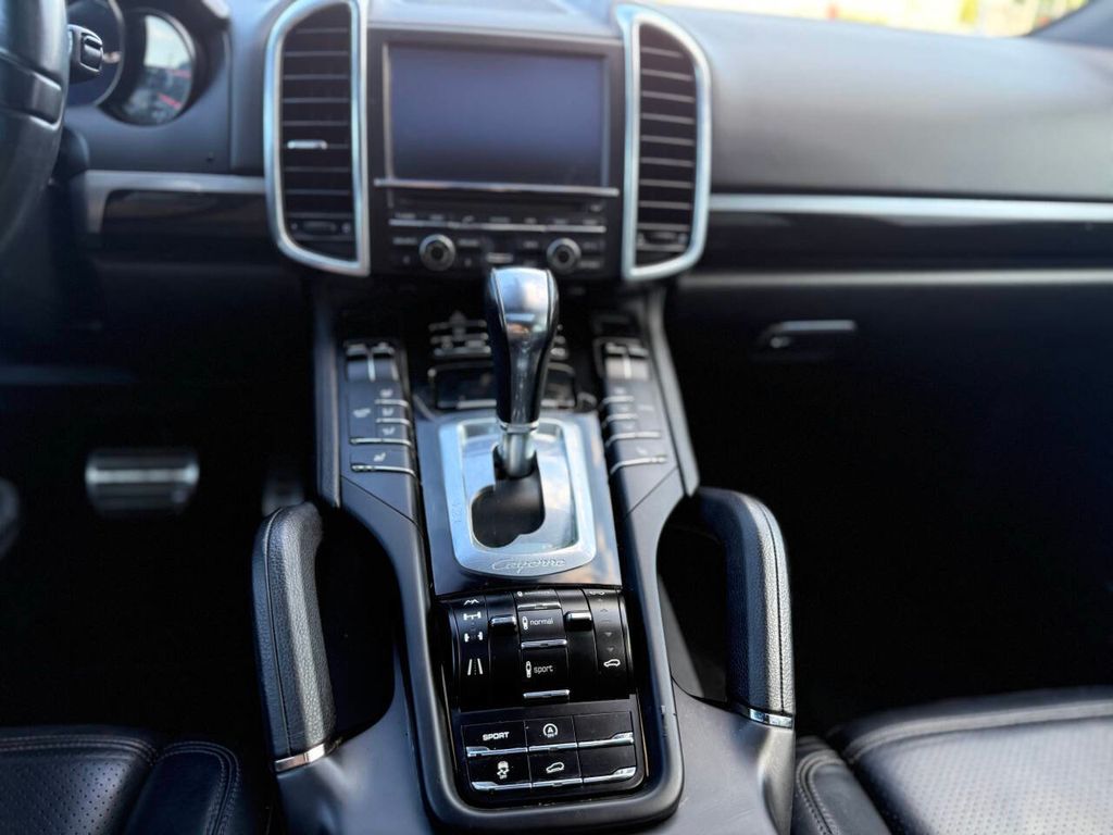 2012 Porsche Cayenne S photo 17