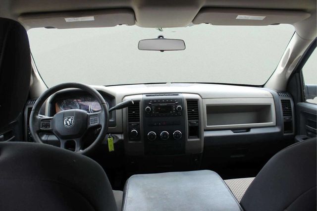2012 Ram 1500 4WD Crew Cab 140.5" Express - 23029811 - 7