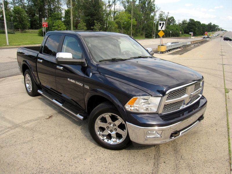 2012 Ram 1500 4WD Crew Cab 140.5" Laramie - 22889638 | Video 2