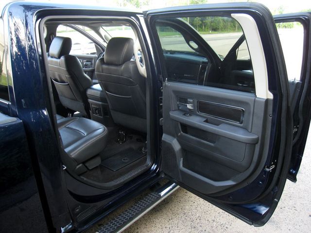 2012 Ram 1500 4WD Crew Cab 140.5" Laramie - 22889638 - 23