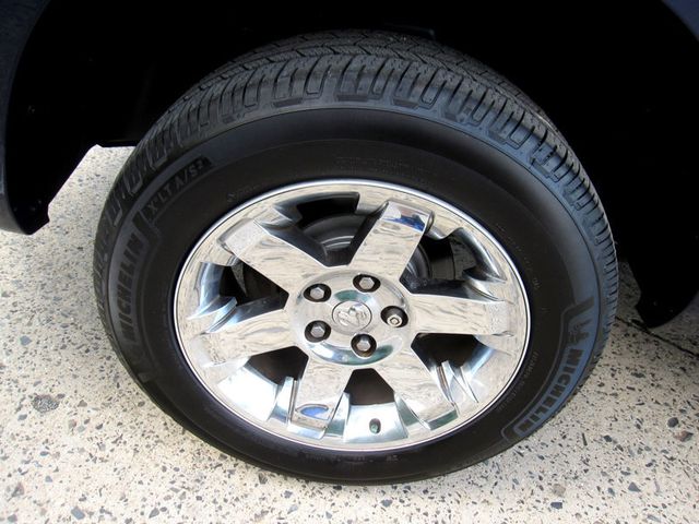 2012 Ram 1500 4WD Crew Cab 140.5" Laramie - 22889638 - 32