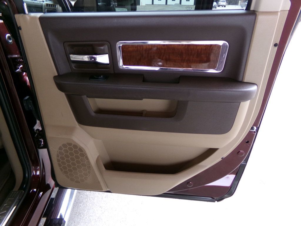 2012 Ram 1500 4WD Crew Cab 140.5" Laramie - 22957806 - 11