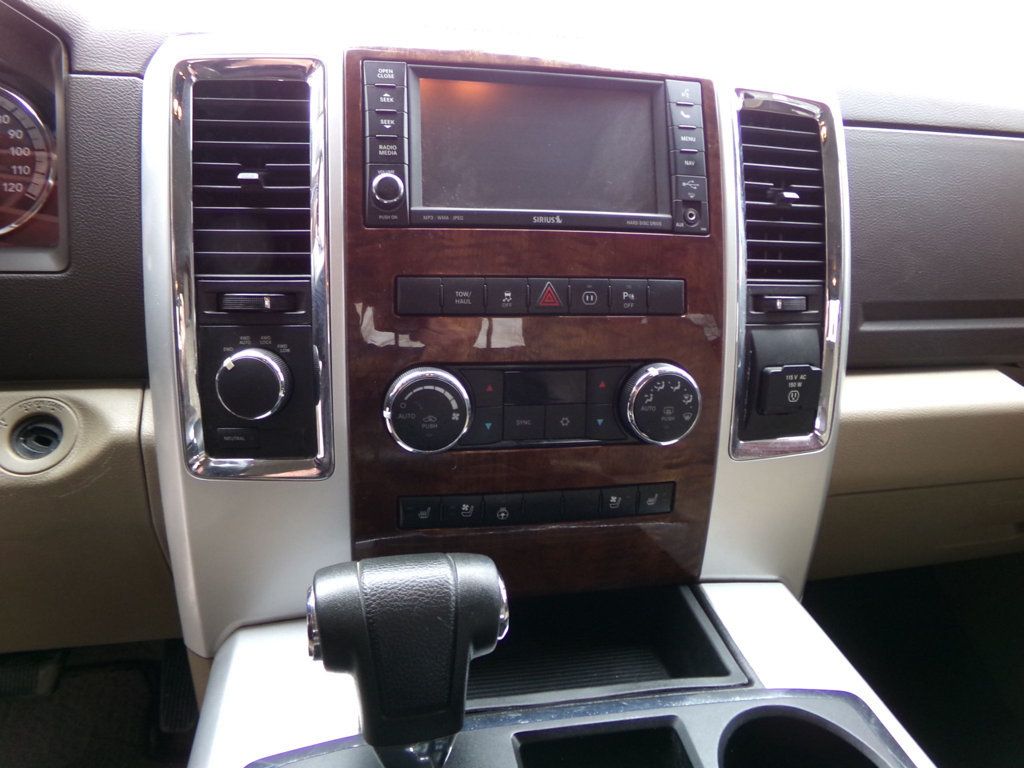 2012 Ram 1500 4WD Crew Cab 140.5" Laramie - 22957806 - 17
