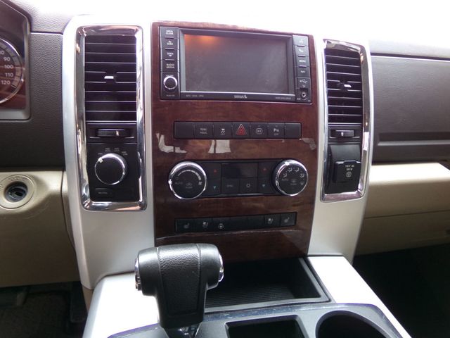 2012 Ram 1500 4WD Crew Cab 140.5" Laramie - 22957806 - 17