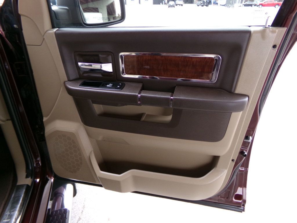 2012 Ram 1500 4WD Crew Cab 140.5" Laramie - 22957806 - 8