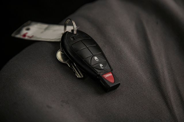 2012 Ram 5500 5500 REG CAB 4X4 * 6.7 CUMMINS * 6 SPEED * 9' BRADFORD FLATBED  - 17192939 - 32