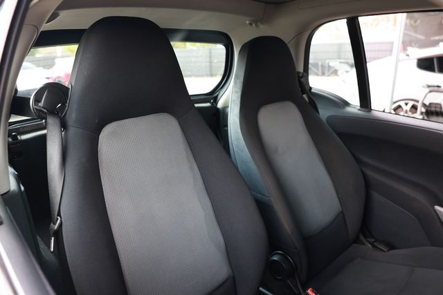2012 smart Fortwo 2dr Coupe Pure - 23002980 - 14