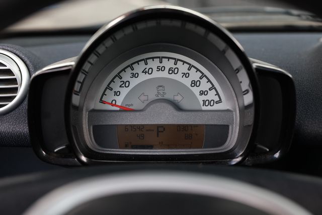 2012 smart Fortwo 2dr Coupe Pure - 23002980 - 38