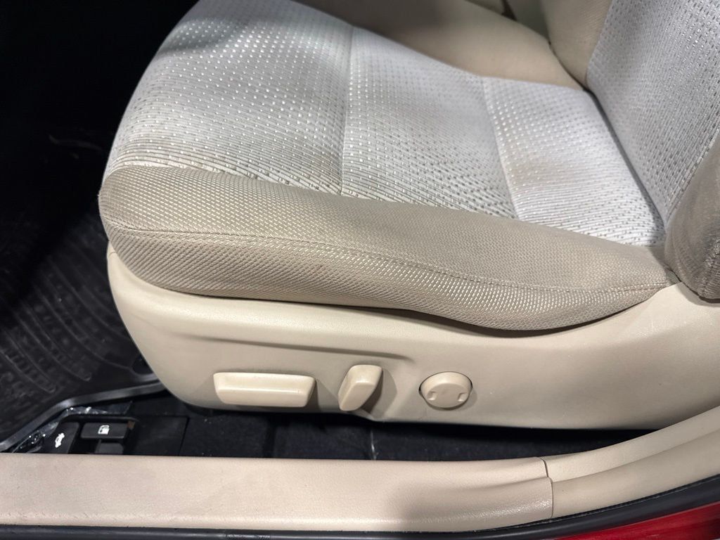 2012 Toyota Camry 4dr Sedan I4 Automatic LE - 23031662 - 19