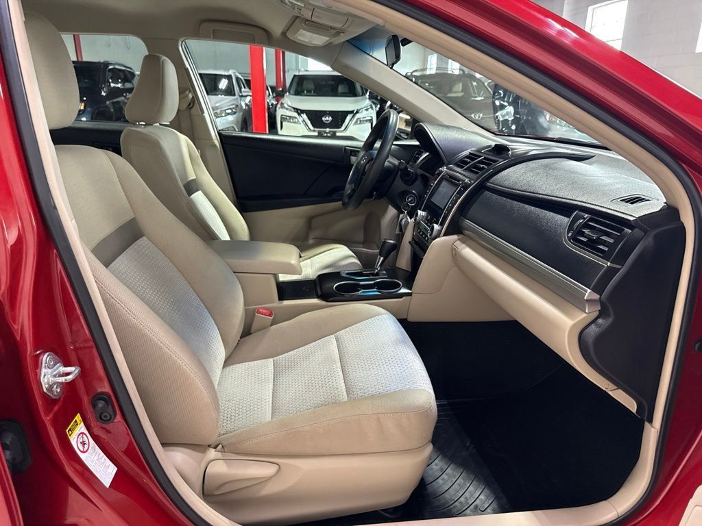 2012 Toyota Camry 4dr Sedan I4 Automatic LE - 23031662 - 32