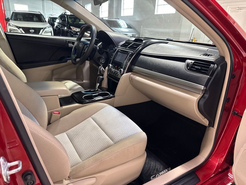 2012 Toyota Camry 4dr Sedan I4 Automatic LE - 23031662 - 33