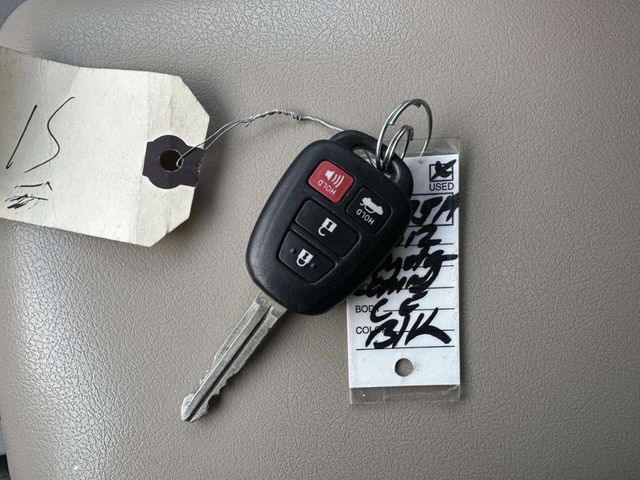 2012 Toyota Camry 4dr Sedan I4 Automatic LE - 22991141 - 32