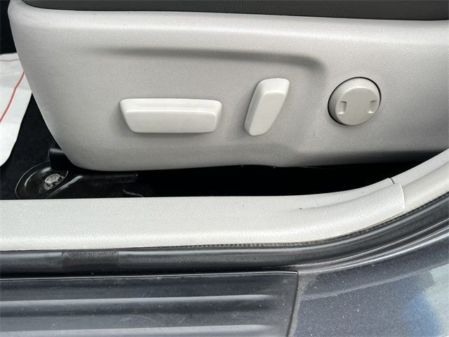 2012 Toyota Camry 4dr Sedan I4 Automatic LE - 22978671 - 11