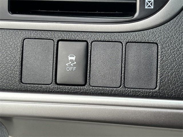 2012 Toyota Camry 4dr Sedan I4 Automatic LE - 22978671 - 18