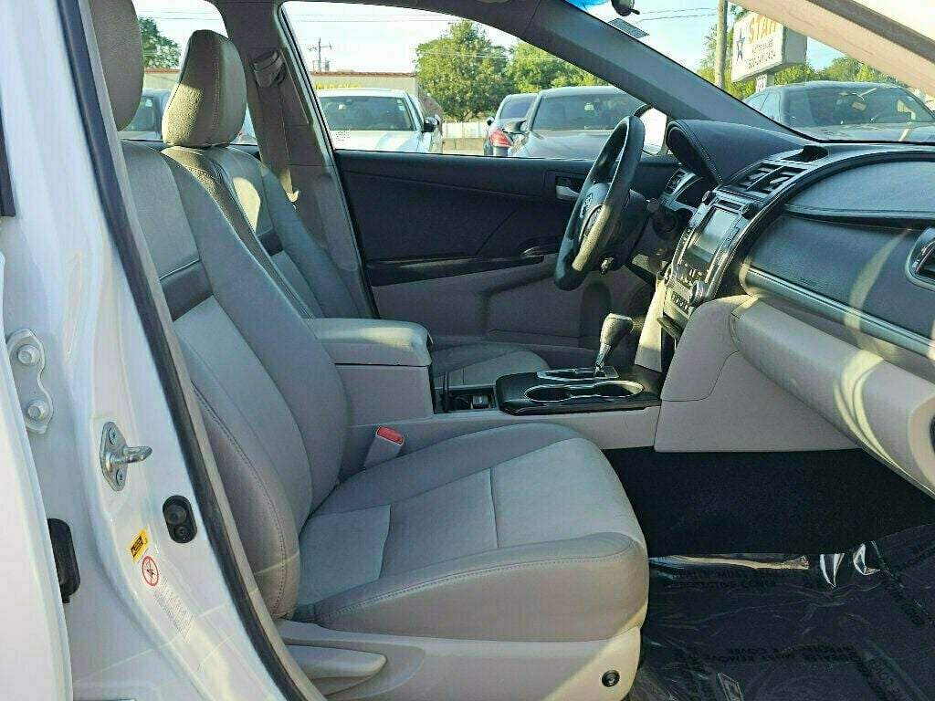 2012 Toyota Camry LE photo 8