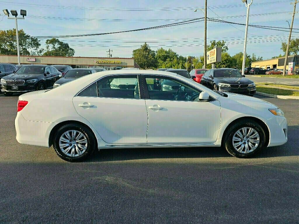 2012 Toyota Camry LE photo 11