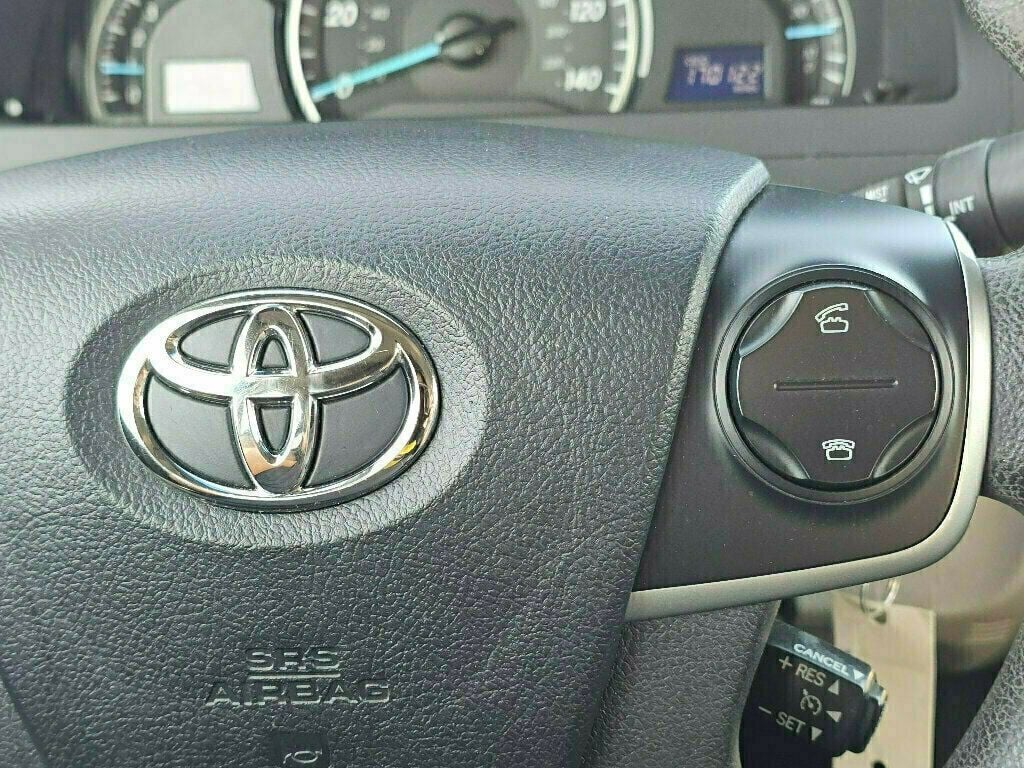 2012 Toyota Camry LE photo 19