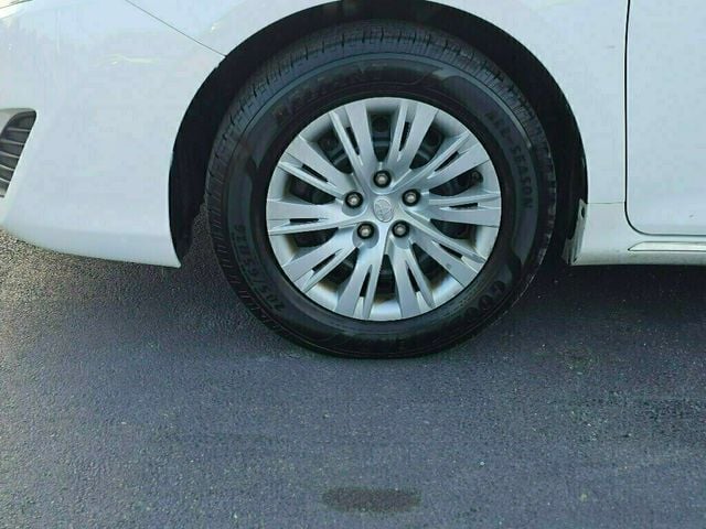2012 Toyota Camry 4dr Sedan I4 Automatic LE - 22907951 - 28