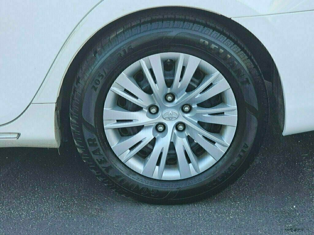 2012 Toyota Camry LE photo 23