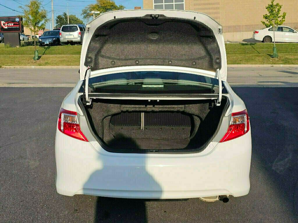2012 Toyota Camry LE photo 24