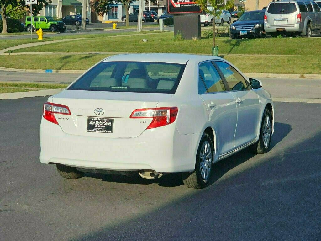 2012 Toyota Camry LE photo 2