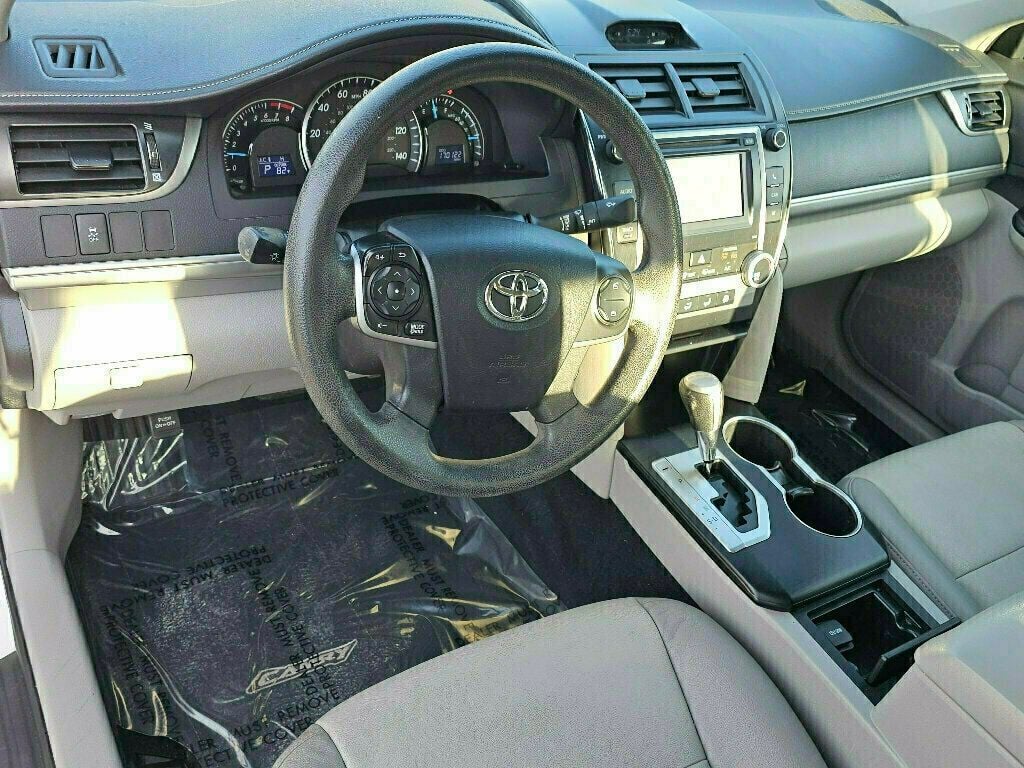 2012 Toyota Camry LE photo 3