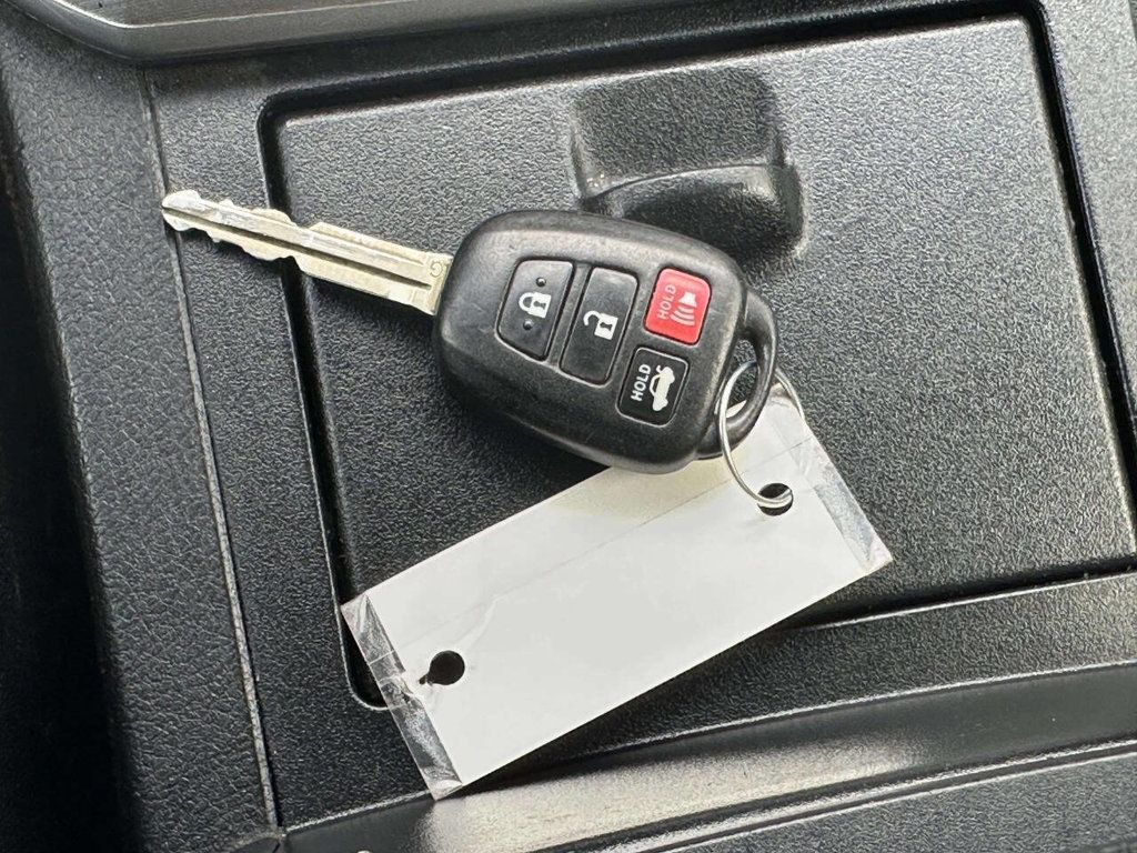 2012 Toyota Camry 4dr Sedan I4 Automatic SE - 22952530 - 26