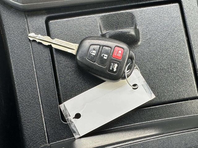 2012 Toyota Camry 4dr Sedan I4 Automatic SE - 22952530 - 26