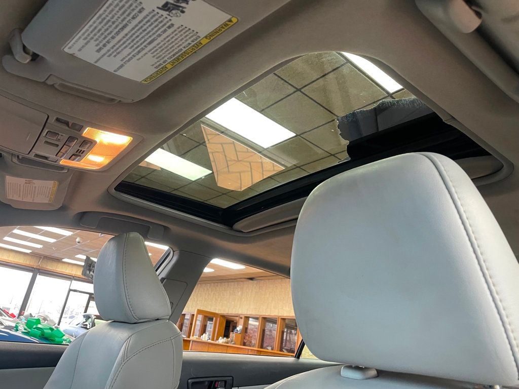 2012 Toyota Camry Hybrid 4dr Sedan LE - 22998237 - 11