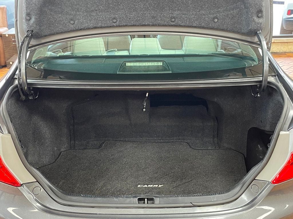 2012 Toyota Camry Hybrid 4dr Sedan LE - 22998237 - 16