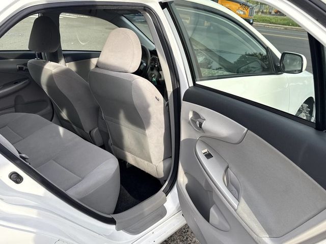 2012 Toyota Corolla 4dr Sedan Automatic LE - 22924331 - 10