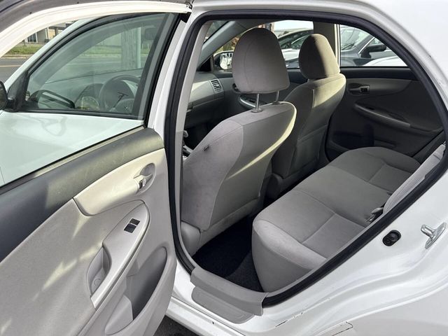 2012 Toyota Corolla 4dr Sedan Automatic LE - 22924331 - 12