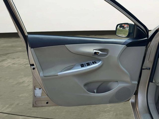 2012 Toyota Corolla 4dr Sedan Automatic LE - 23054073 - 9