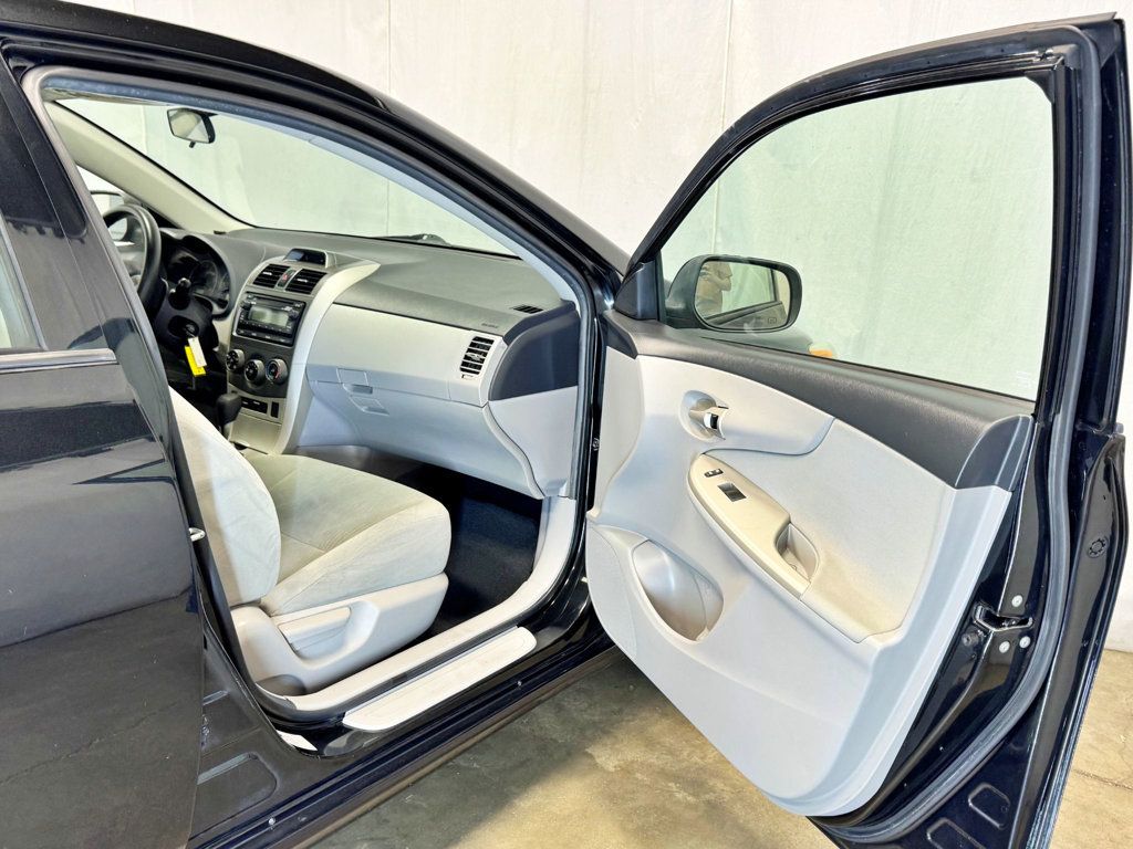 2012 Toyota Corolla 4dr Sedan Automatic LE - 23027476 - 14