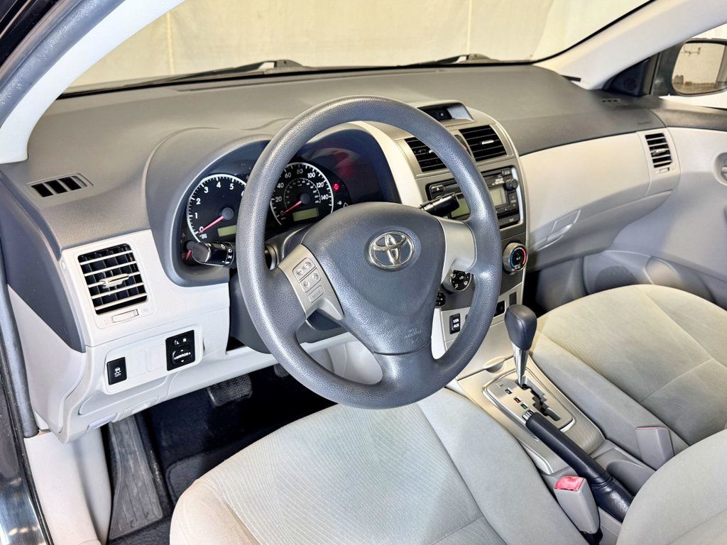 2012 Toyota Corolla 4dr Sedan Automatic LE - 23027476 - 17