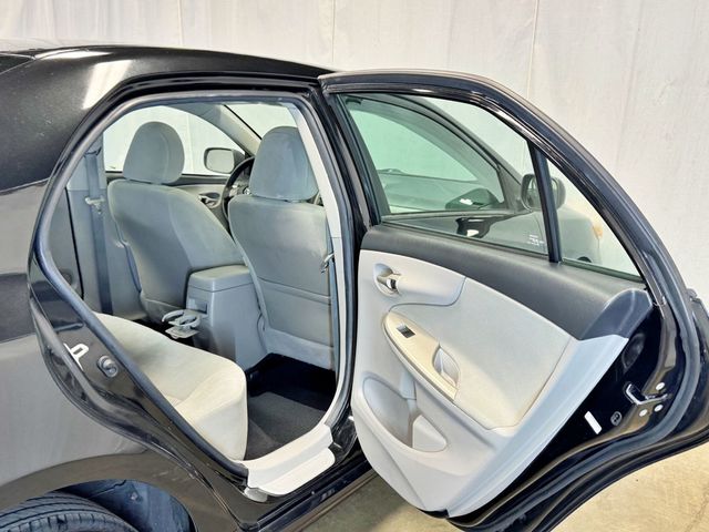 2012 Toyota Corolla 4dr Sedan Automatic LE - 23027476 - 28