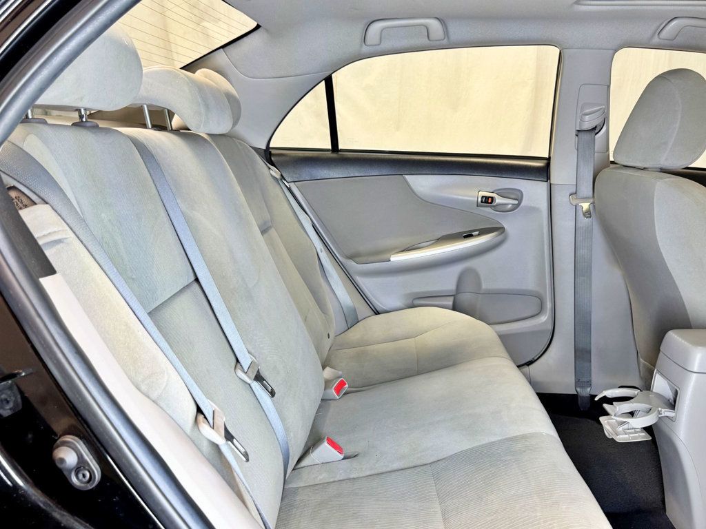 2012 Toyota Corolla 4dr Sedan Automatic LE - 23027476 - 32