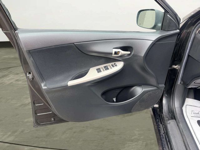2012 Toyota Corolla 4dr Sedan Automatic S - 23025732 - 13