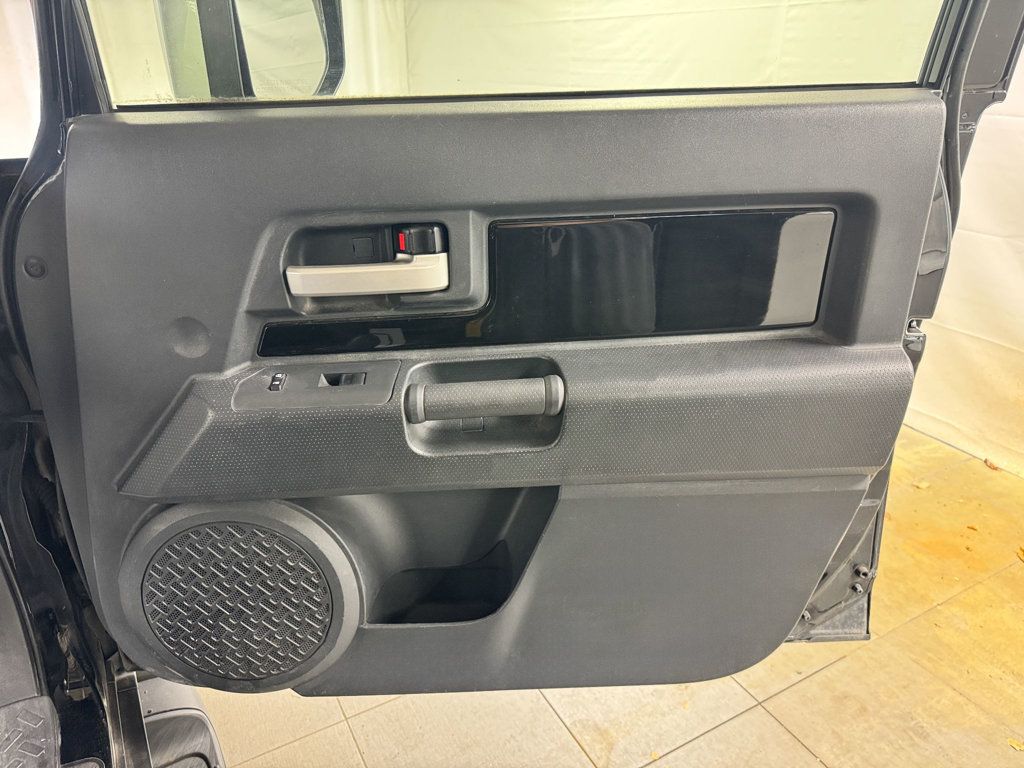 2012 Toyota FJ Cruiser 4WD - 23088329 - 16
