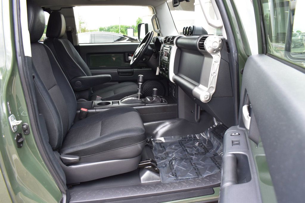 2012 Toyota FJ Cruiser 4WD 4dr Automatic - 23019854 - 17