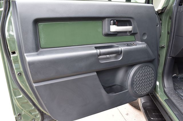 2012 Toyota FJ Cruiser 4WD 4dr Automatic - 23019854 - 38