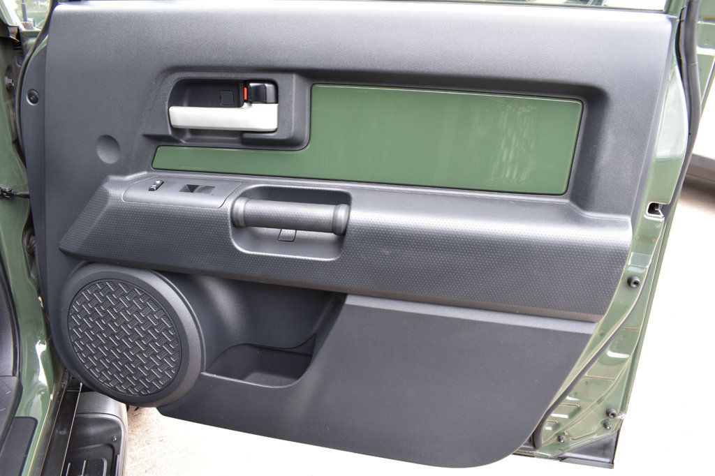 2012 Toyota FJ Cruiser 4WD 4dr Automatic - 23019854 - 39