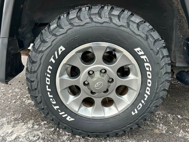 2012 Toyota FJ Cruiser PRISTINE, ICONIC & LEGENDARY - 22980033 - 11