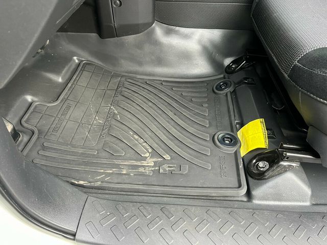 2012 Toyota FJ Cruiser PRISTINE, ICONIC & LEGENDARY - 22980033 - 28