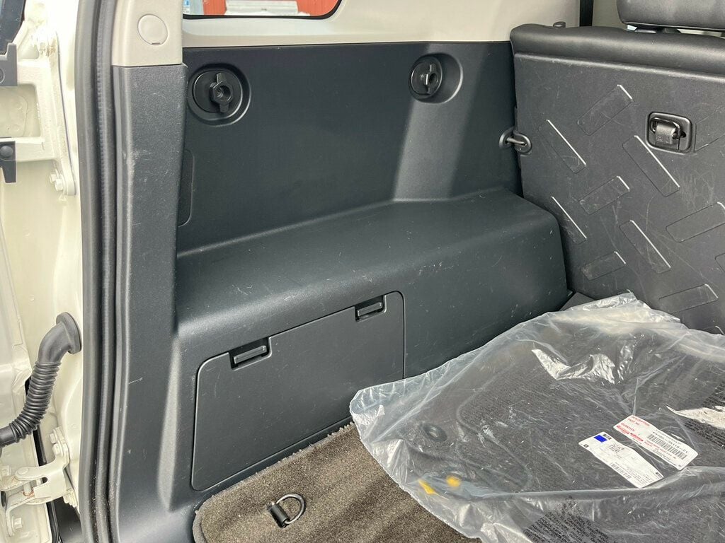 2012 Toyota FJ Cruiser PRISTINE, ICONIC & LEGENDARY - 22980033 - 32