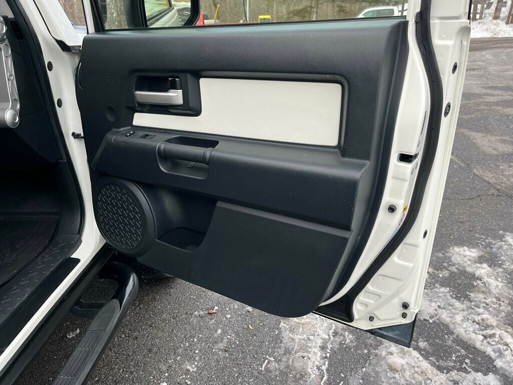 2012 Toyota FJ Cruiser PRISTINE, ICONIC & LEGENDARY - 22980033 - 41