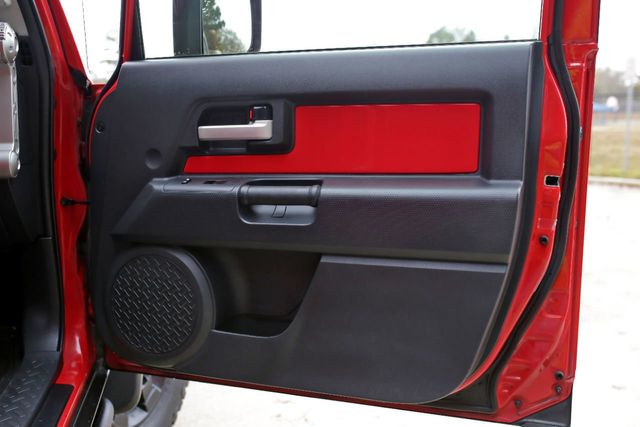 2012 Toyota FJ Cruiser TRD Trail Teams - 20502412 - 38