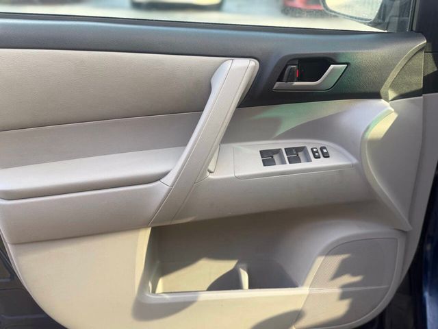 2012 Toyota Highlander Base AWD 4dr SUV - 22981232 - 15